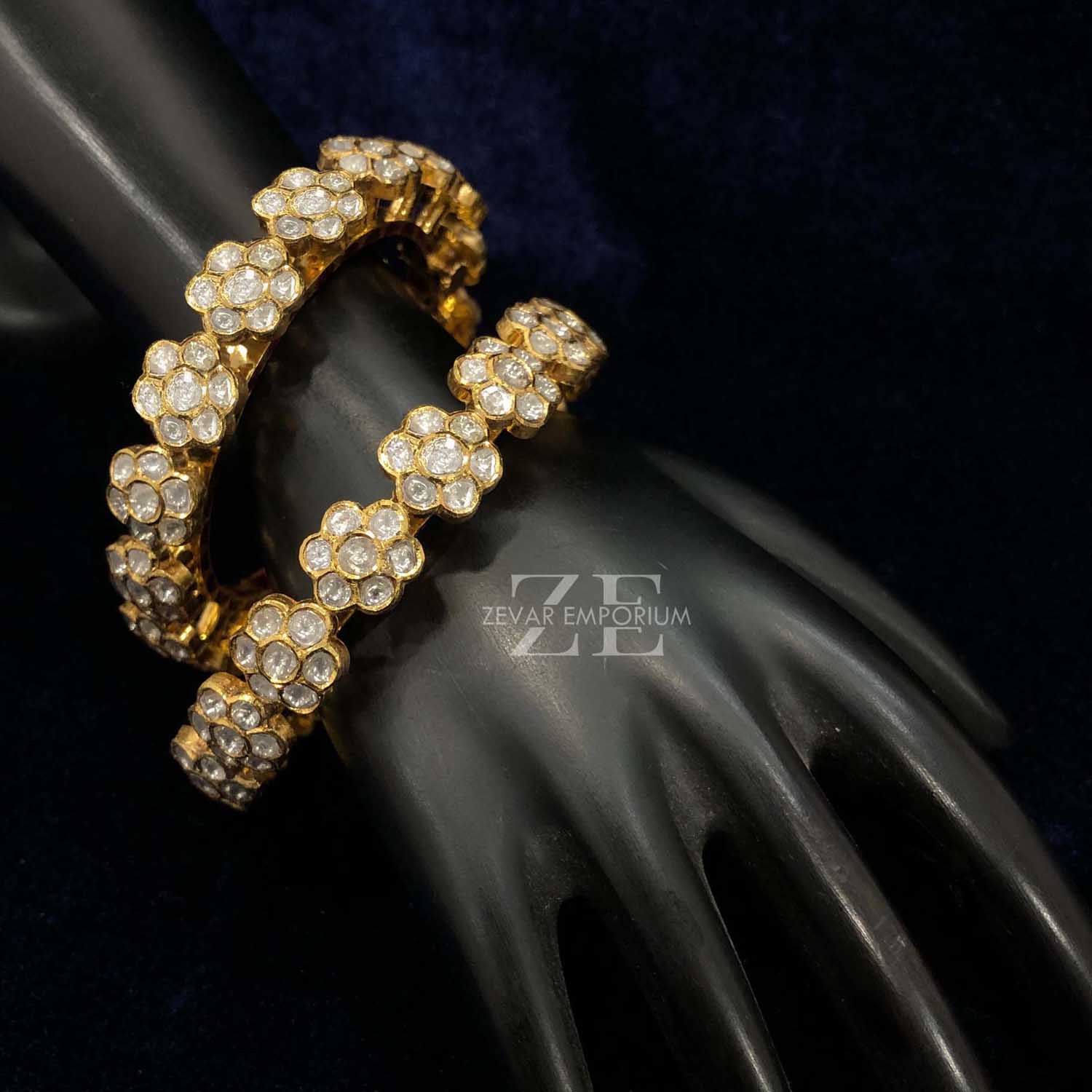 Top View of 18K Gold Polki Pacheli Bangle with Floral Uncut Diamond Jadau Design